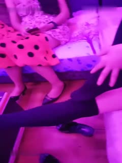 国产乱伦海外足疗探花路边的华人野鸡店服务老外做爱实录连续两场性交小房间里的双飞做爱各种暴草抽插视频