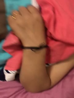 近亲乱伦骚姨妈8偷拍小姨妈睡觉但是慌得不行就赶紧溜了视频