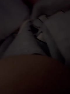 姐弟乱伦七小分段1趁姐姐喝多脱她衣服强上他视频