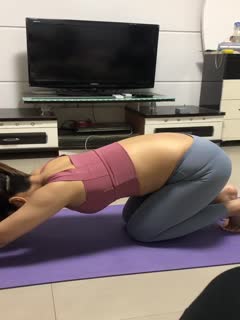 近亲乱伦骚姨妈5小姨妈竟然买了瑜伽服给你们看看骚姨妈的大屁股视频
