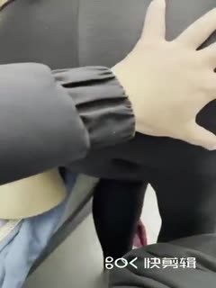 国产乱伦趁姐姐不在又将妈妈的小穴灌满了视频