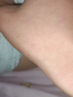 兄妹乱伦给妹妹的奶茶里放了三颗视频