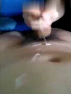 姐弟乱伦海角12弟弟鸡巴难受姐姐给手淫视频